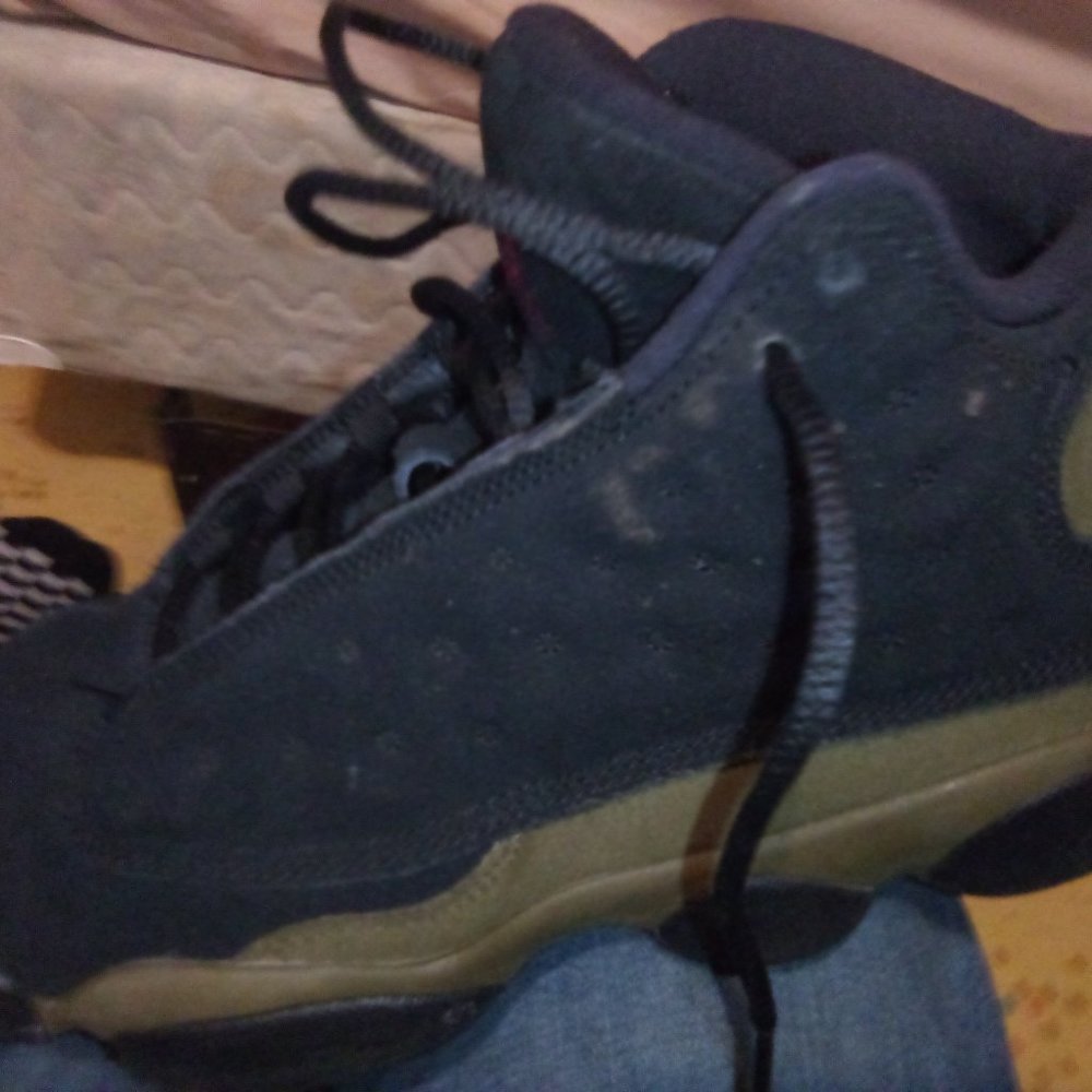 Nike retro Ii black and olive green jumpmans size 7y like new